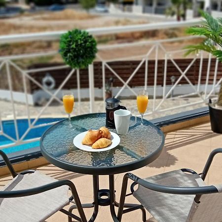 Kato Paphos Suites ภายนอก รูปภาพ