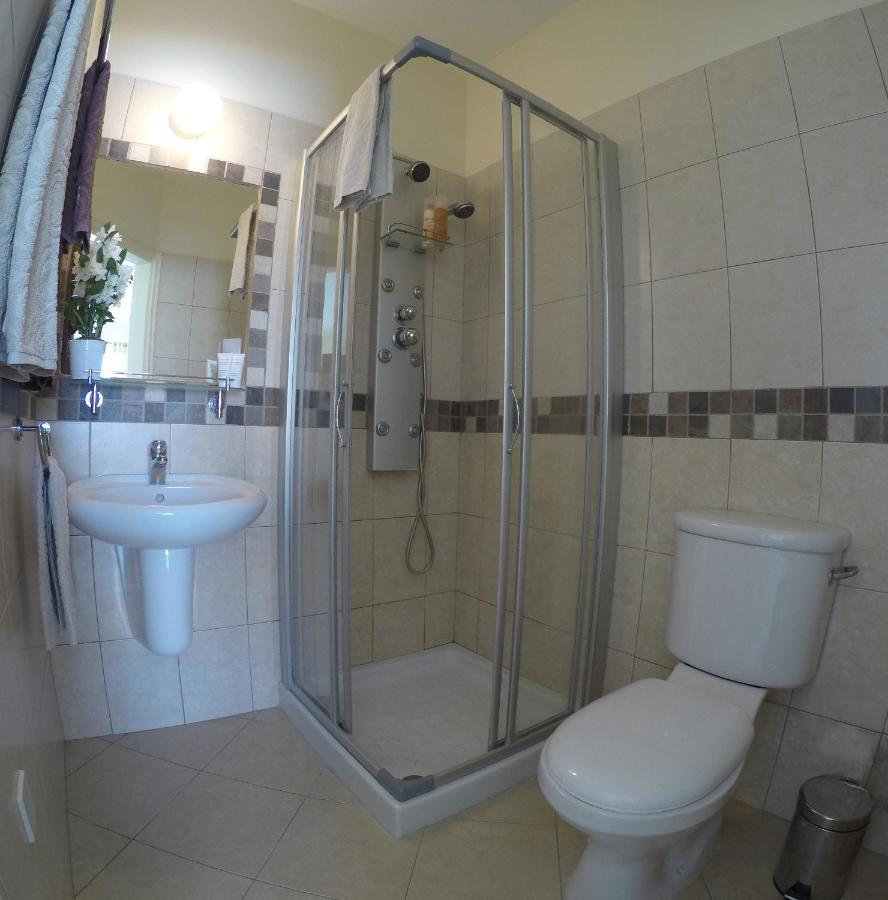 Kato Paphos Suites ภายนอก รูปภาพ
