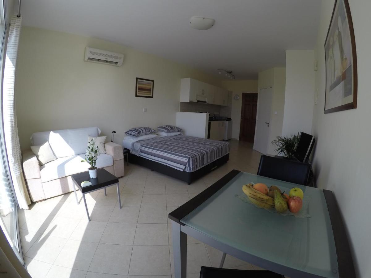 Kato Paphos Suites ภายนอก รูปภาพ