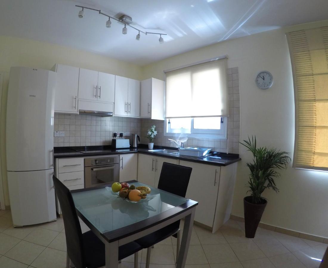 Kato Paphos Suites ภายนอก รูปภาพ
