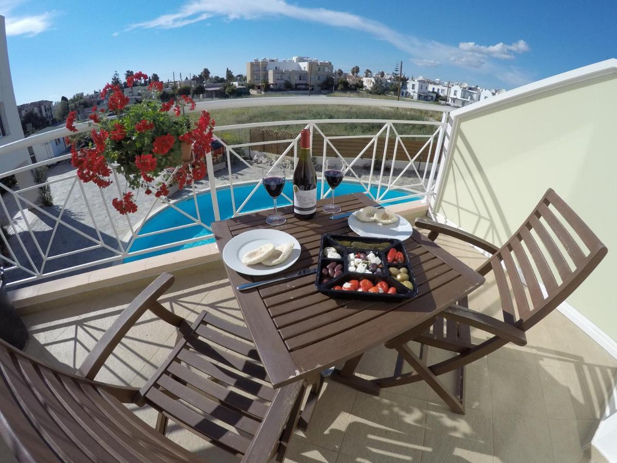 Kato Paphos Suites ภายนอก รูปภาพ