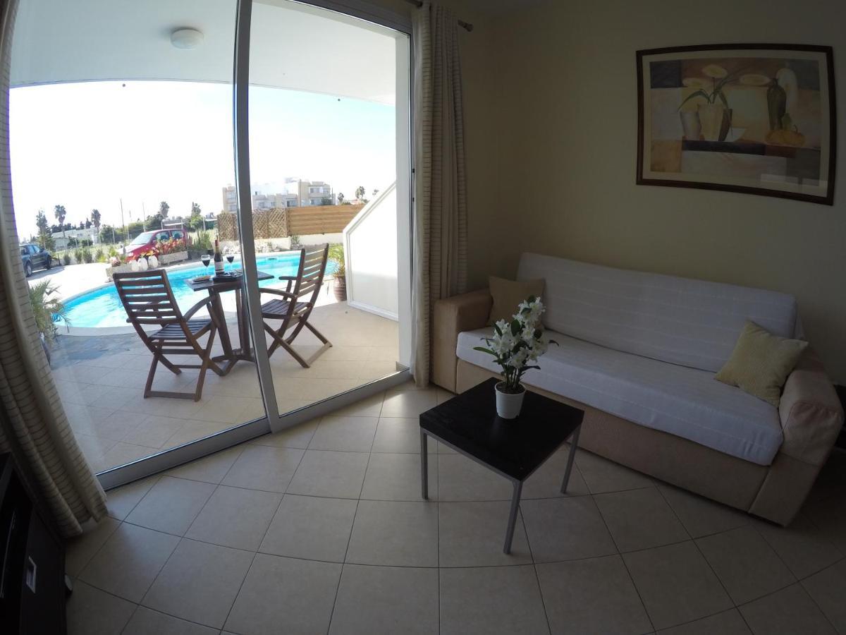 Kato Paphos Suites ภายนอก รูปภาพ
