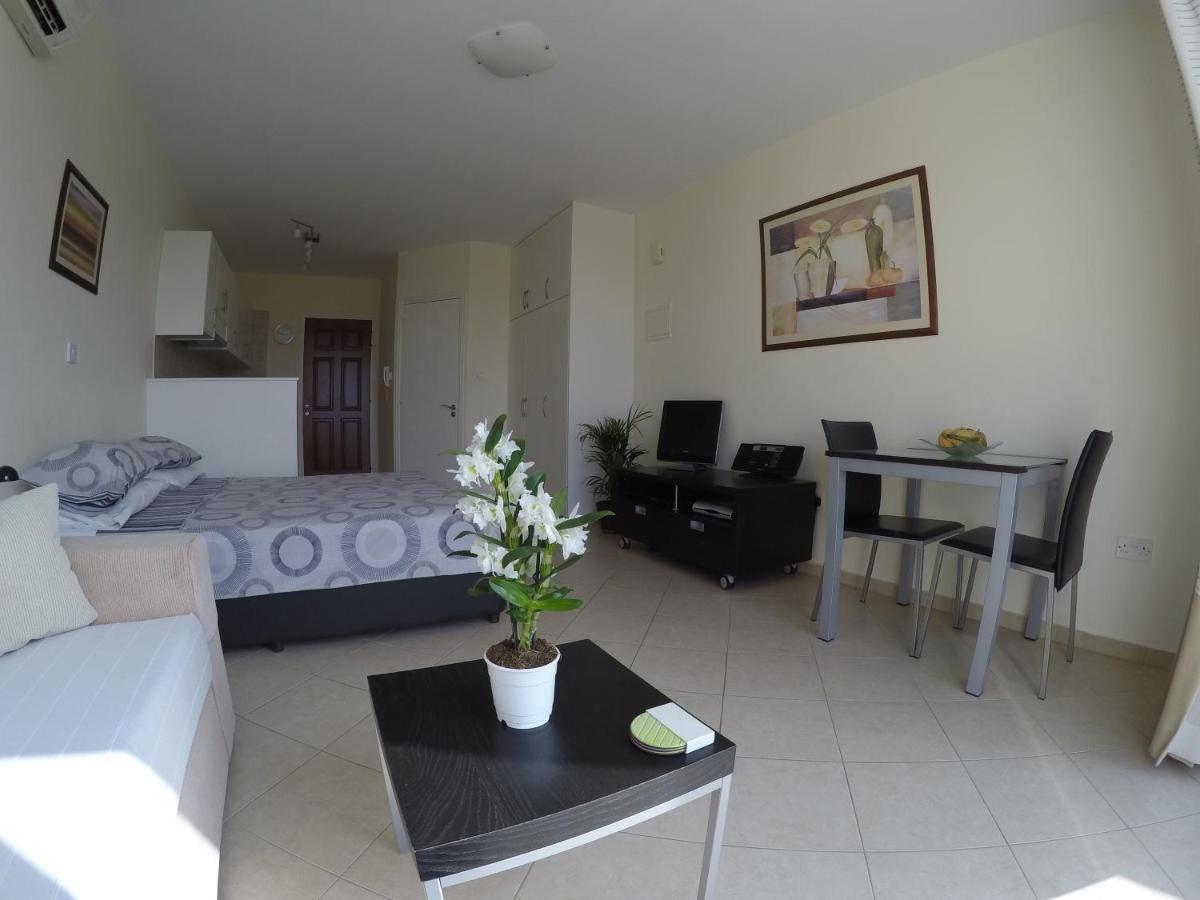 Kato Paphos Suites ภายนอก รูปภาพ