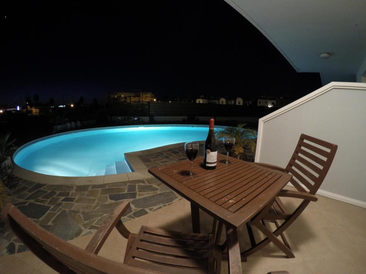 Kato Paphos Suites ภายนอก รูปภาพ