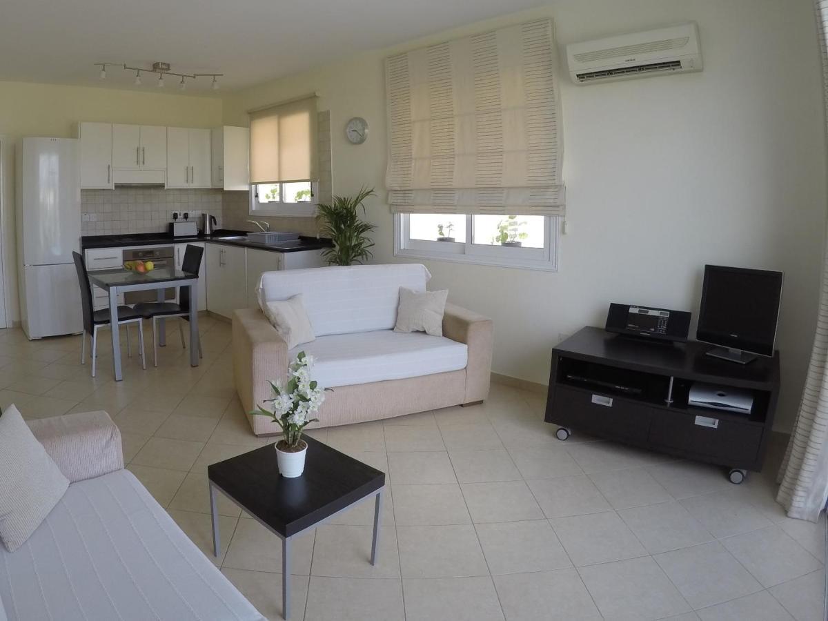 Kato Paphos Suites ภายนอก รูปภาพ
