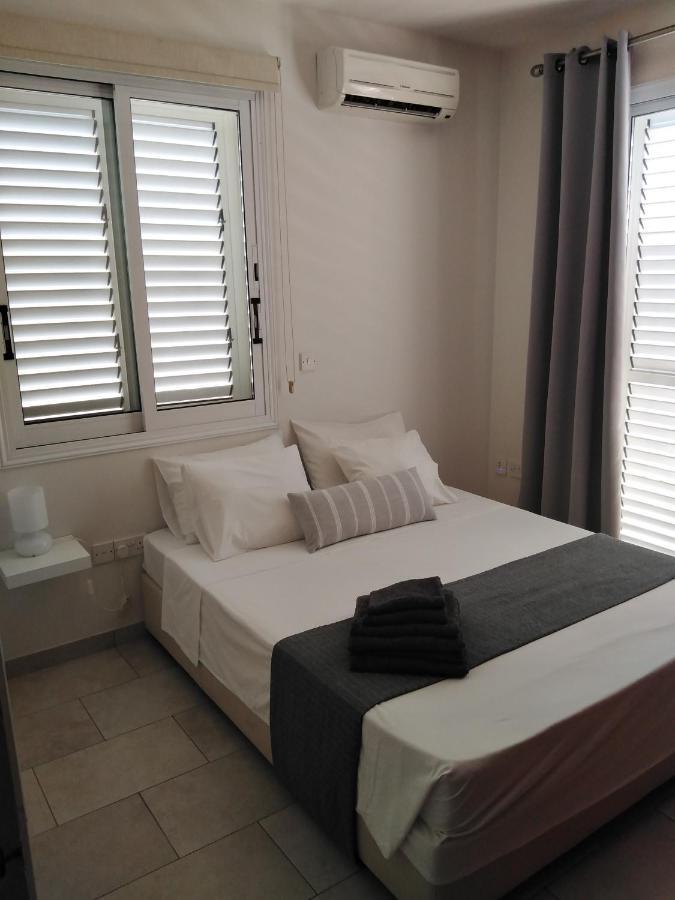 Kato Paphos Suites ภายนอก รูปภาพ
