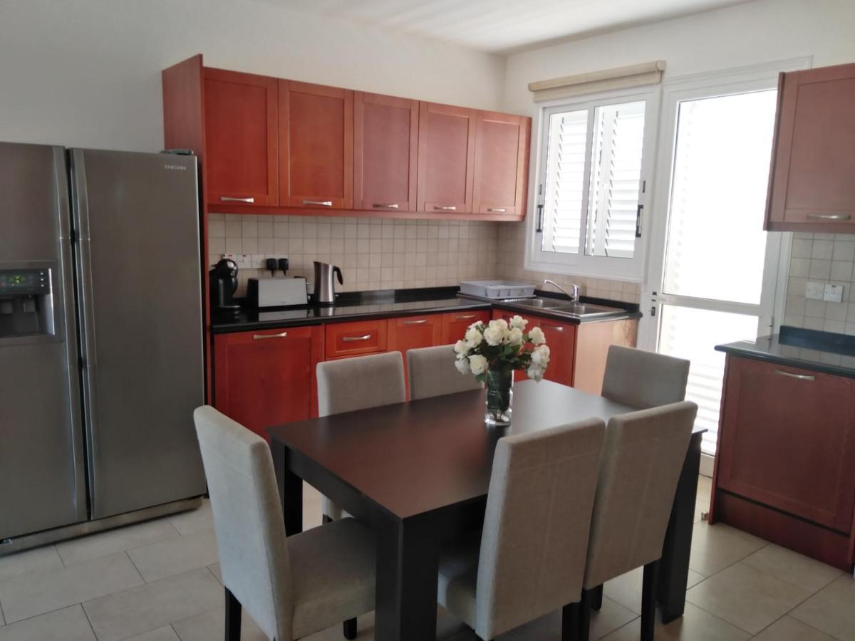 Kato Paphos Suites ภายนอก รูปภาพ