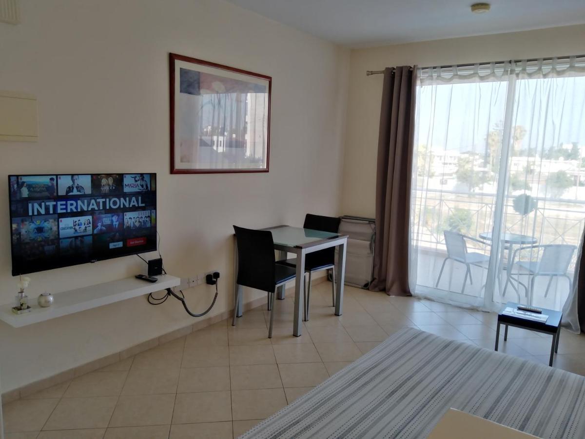 Kato Paphos Suites ภายนอก รูปภาพ