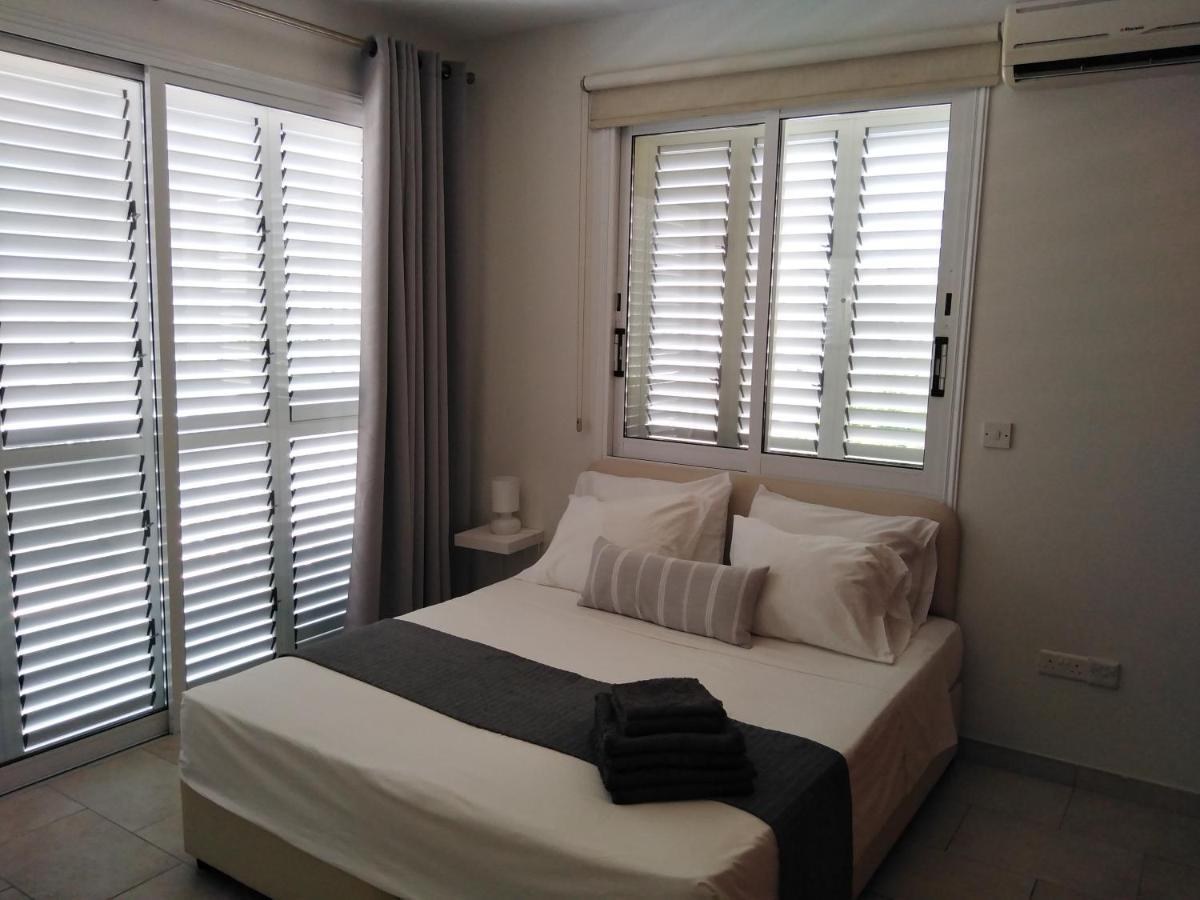 Kato Paphos Suites ภายนอก รูปภาพ