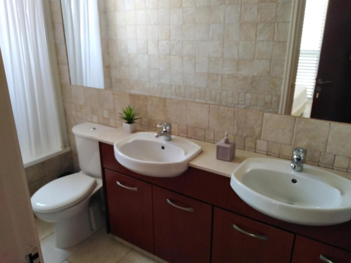 Kato Paphos Suites ภายนอก รูปภาพ