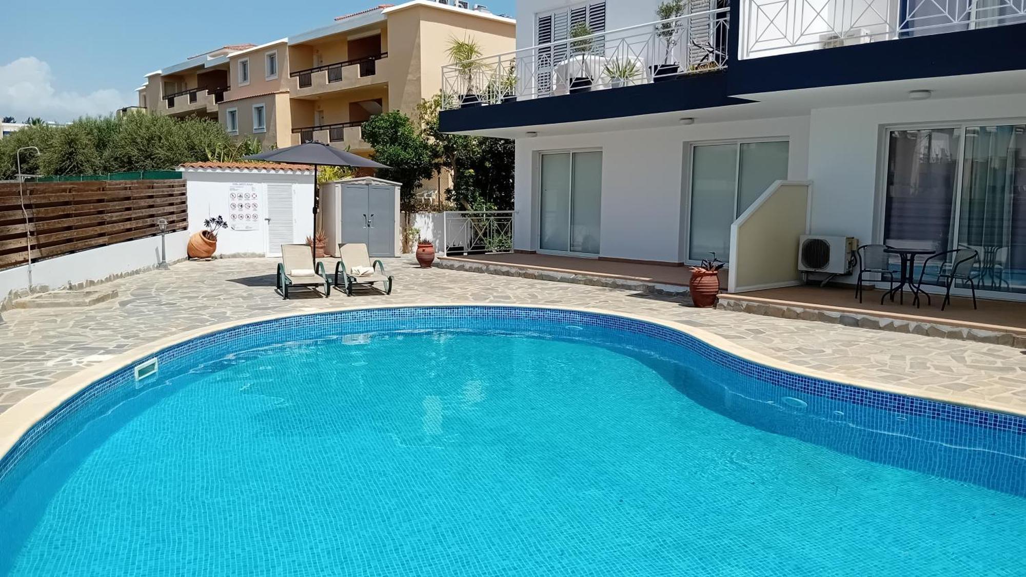 Kato Paphos Suites ภายนอก รูปภาพ