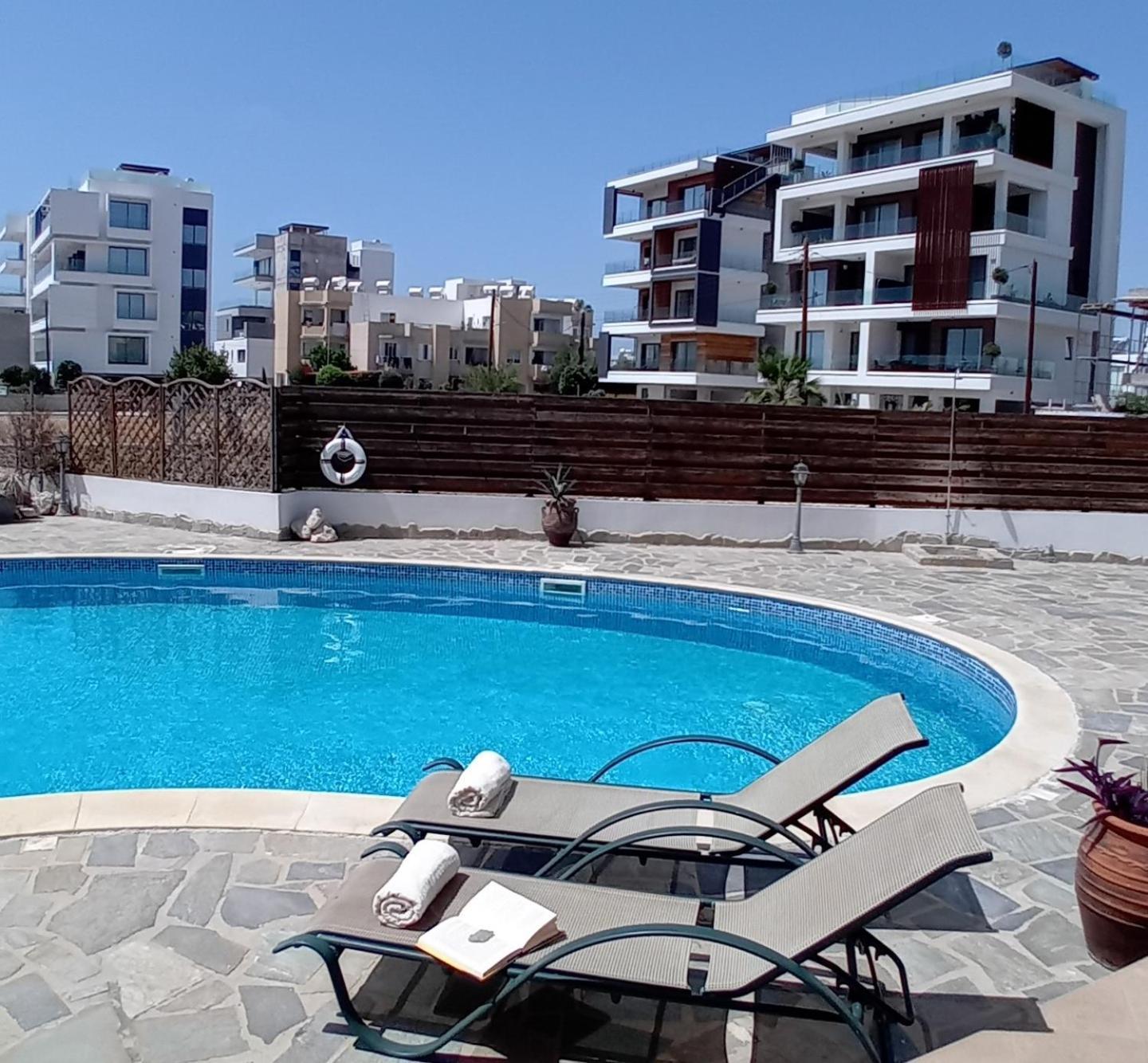Kato Paphos Suites ภายนอก รูปภาพ