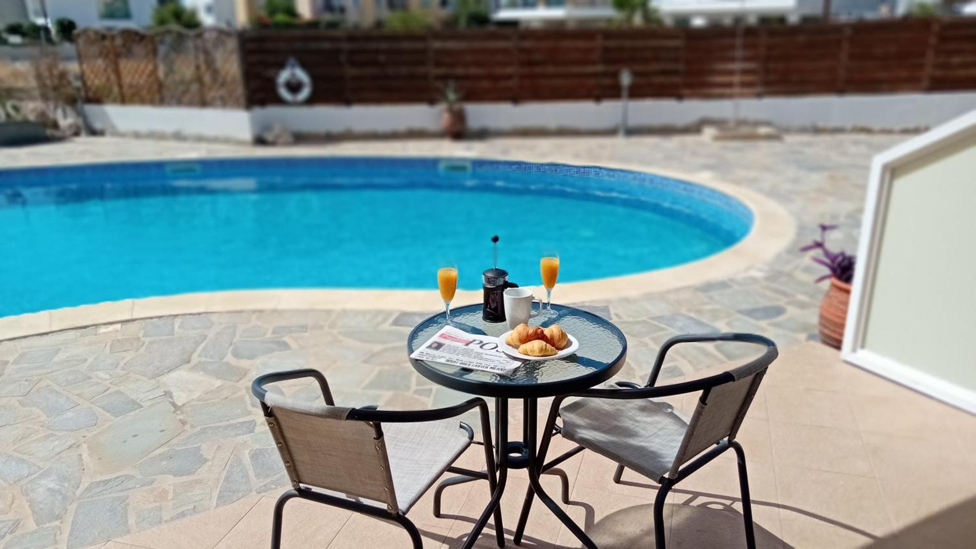 Kato Paphos Suites ภายนอก รูปภาพ