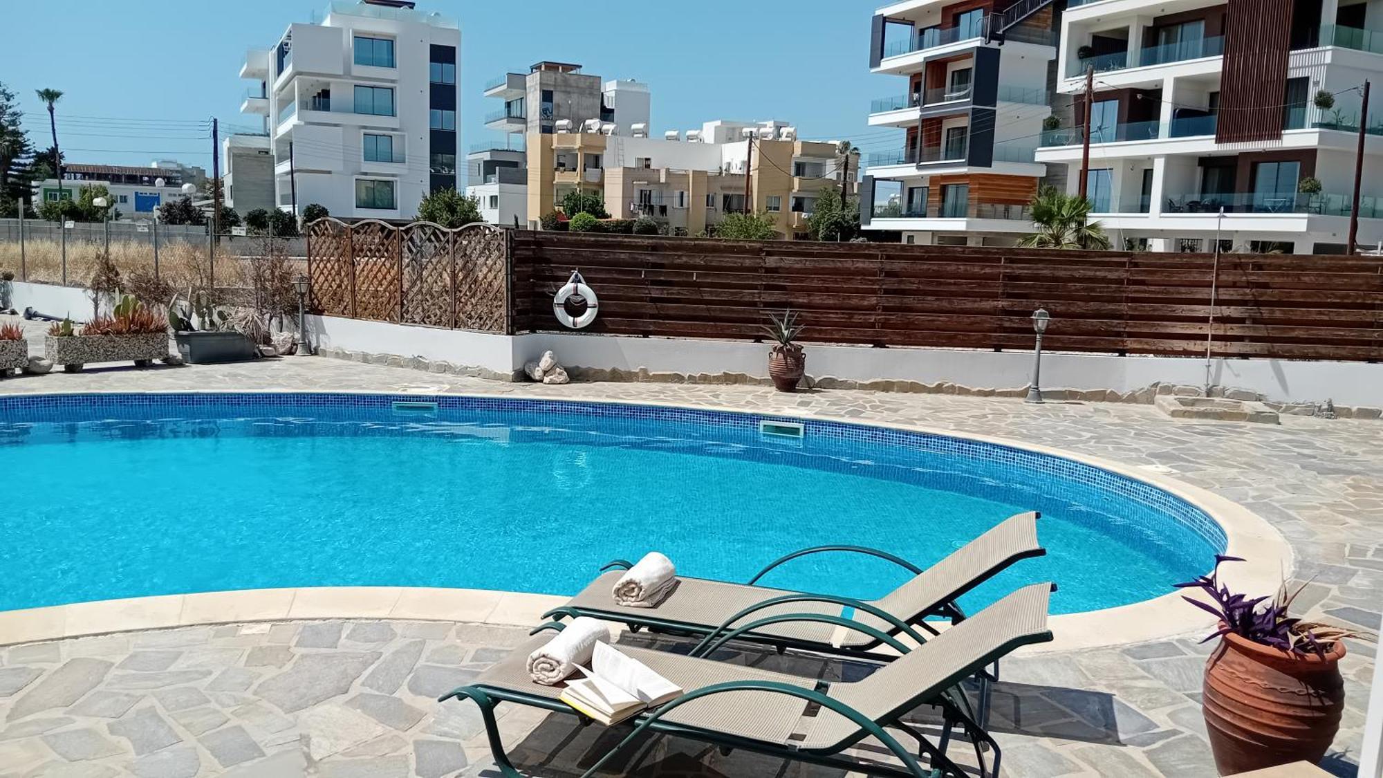 Kato Paphos Suites ภายนอก รูปภาพ